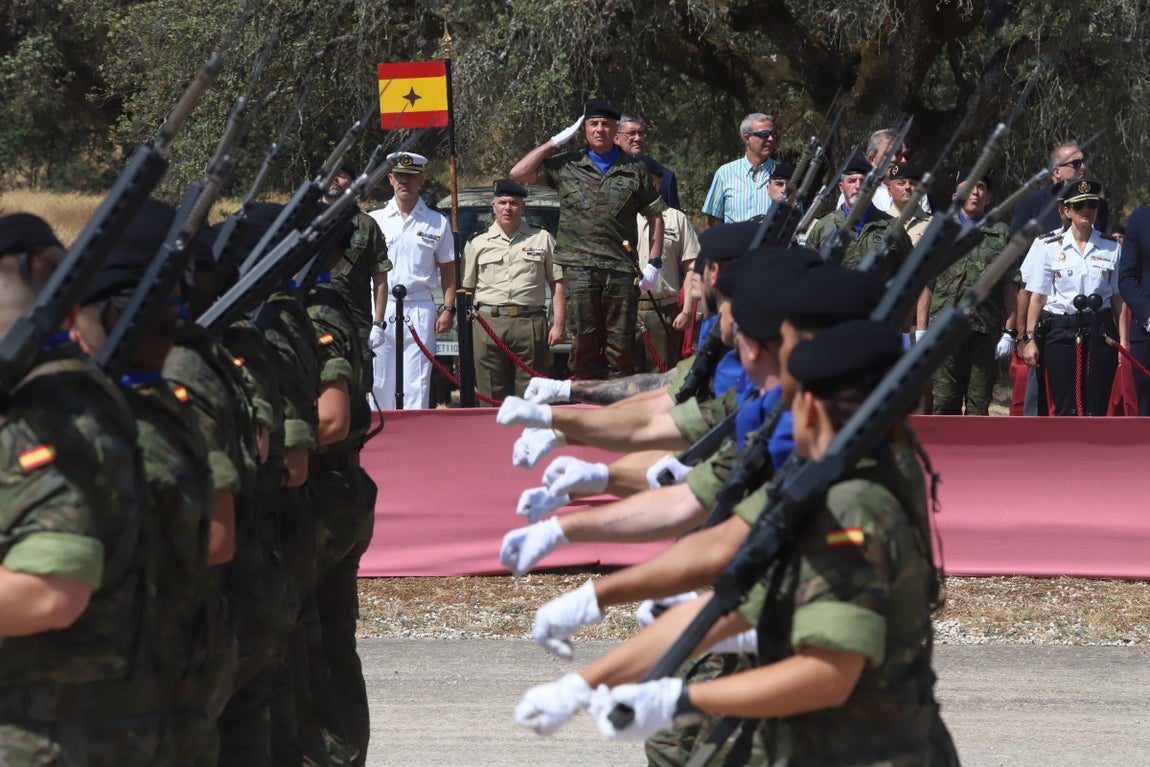 La brillante parada militar de la BRI X en Cerro Muriano, en imágenes