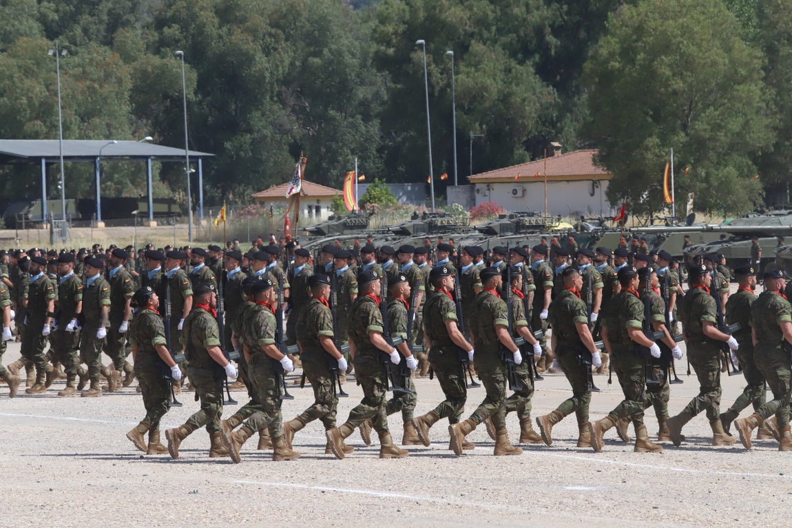La brillante parada militar de la BRI X en Cerro Muriano, en imágenes