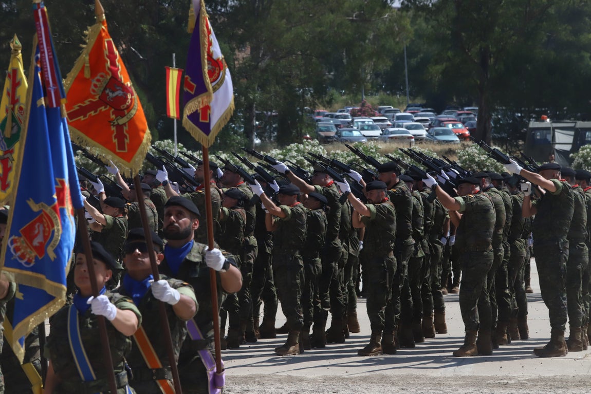 La brillante parada militar de la BRI X en Cerro Muriano, en imágenes