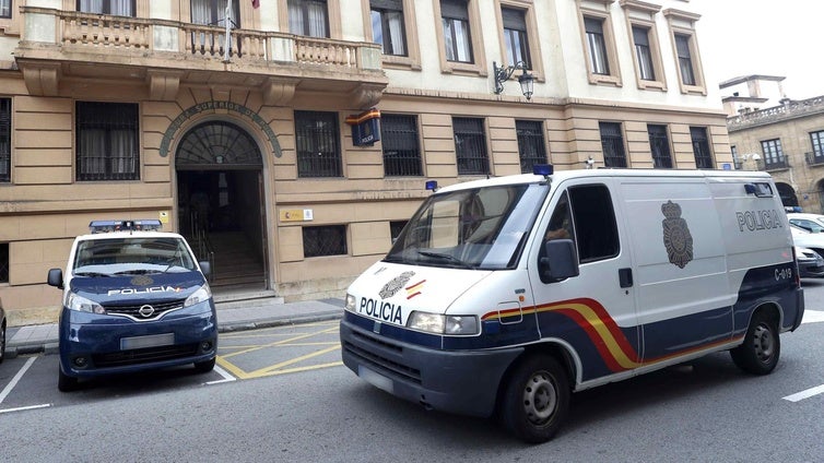 15 años de cárcel por agredir sexualmente a su ahijado de 4 años en el baño de un bar y grabarlo
