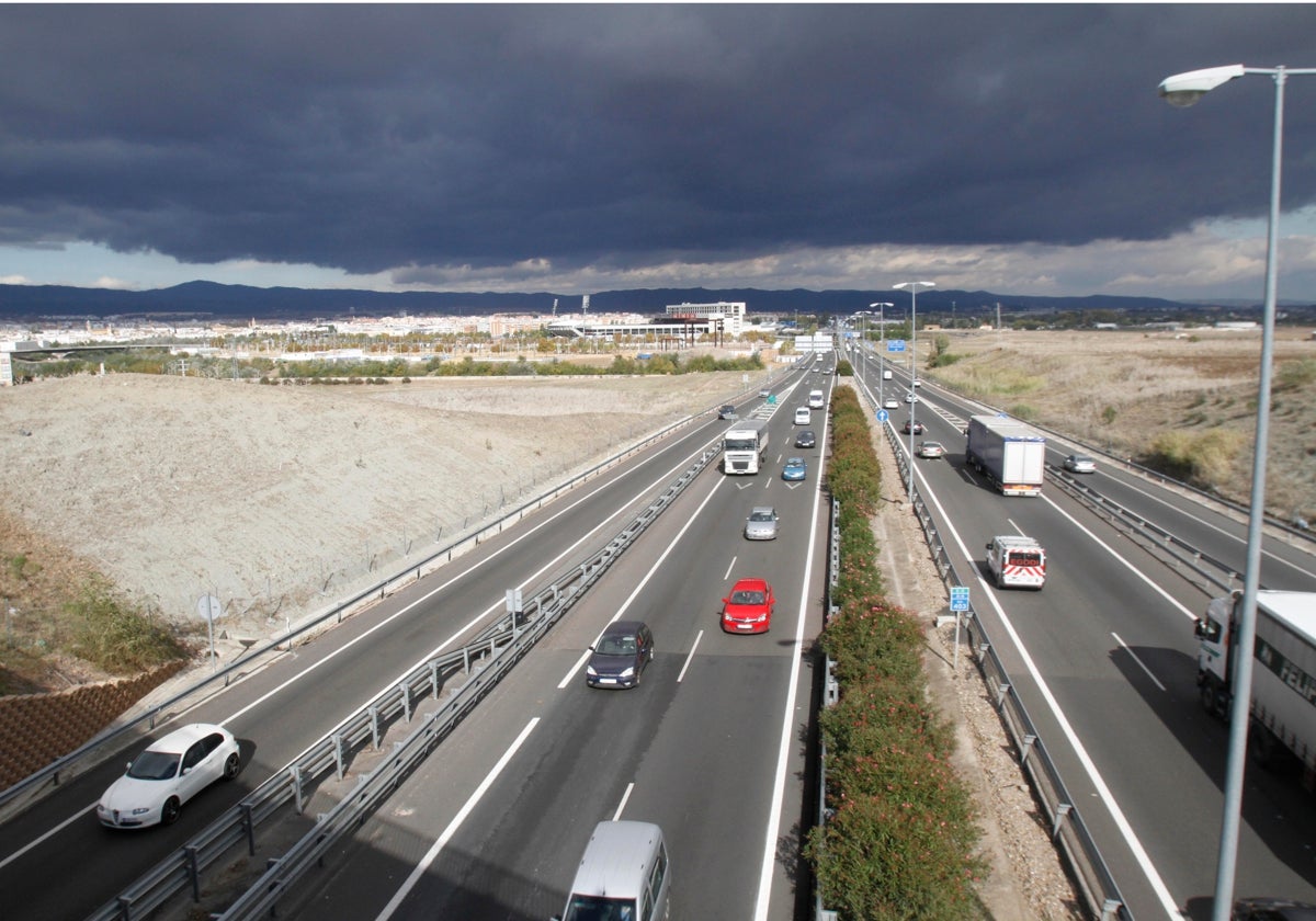 La autovía A-4 a su paso por la zona del Arenal de la Fuensanta en Córdoba