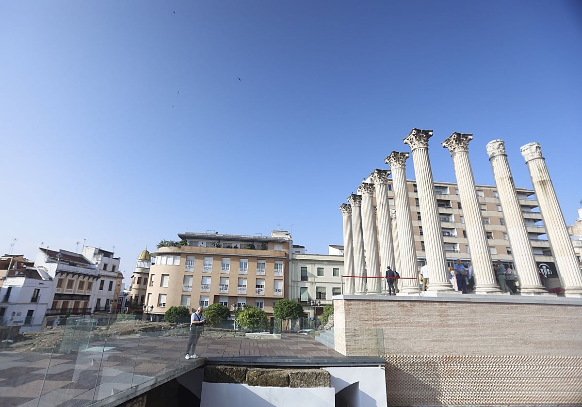 Pasarela para subir al pronaos del Templo Romano de Córdoba