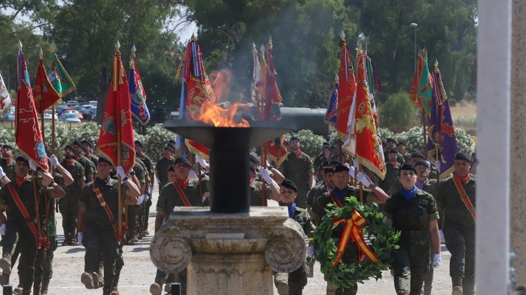 Espectacular desfile de la BRI X para celebrar su 40 aniversario en Cerro Muriano