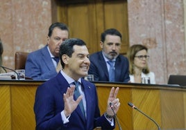 Juanma Moreno presume de una Andalucía que «funciona» frente al «incendio» de corrupción de la Moncloa