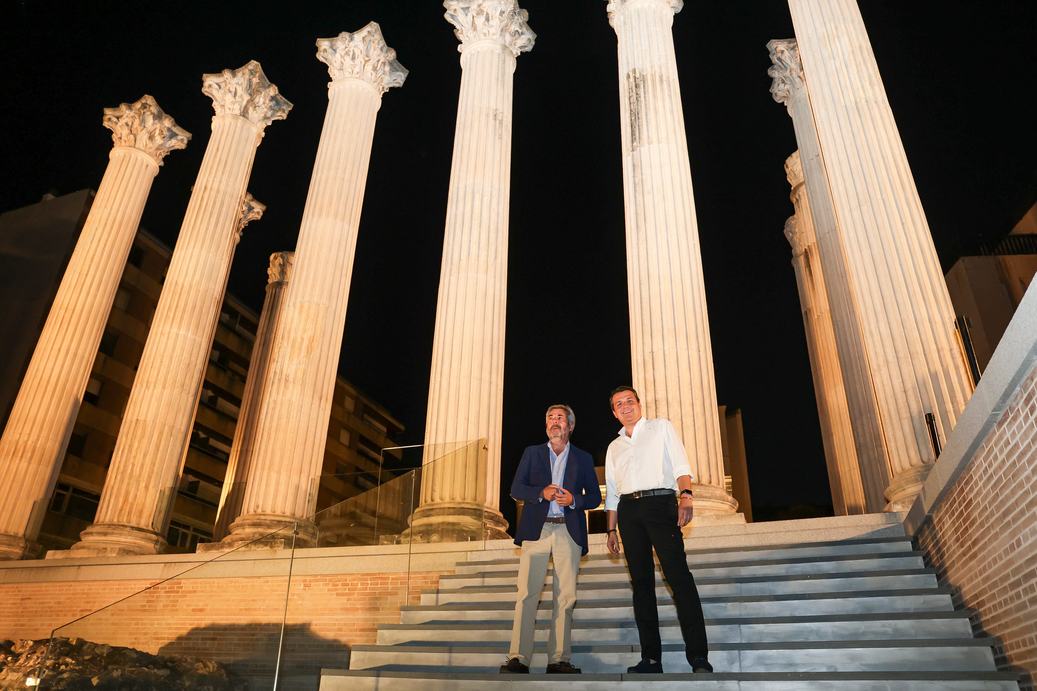 La nueva piel de luz del Templo Romano de Córdoba, en imágenes