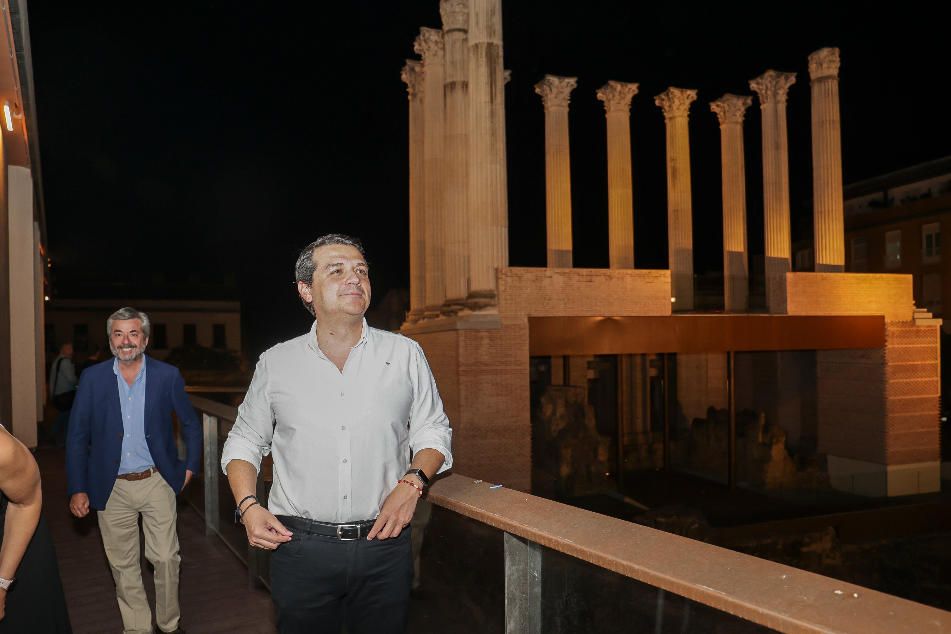 La nueva piel de luz del Templo Romano de Córdoba, en imágenes