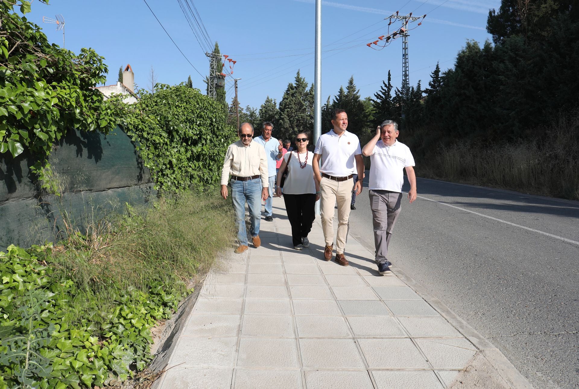 El toledano camino de Albarreal ya cuenta con acerado y alumbrado público