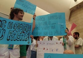 En imágenes, la concentración de médicos en el Hospital Reina Sofía de Córdoba