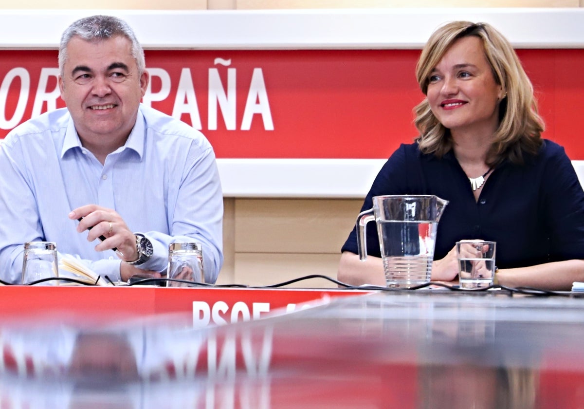 El todavía secretario de Organización del PSOE, Santos Cerdán, junto a la ministra portavoz del Gobierno, Pilar Alegría, en Ferraz