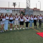 Jóvenes graduados en la ESO que viven en Las Palmeras en el homenaje de este jueves
