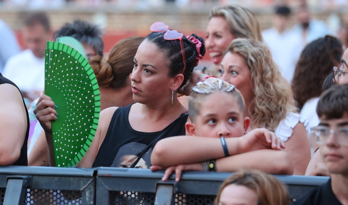 El animado concierto de Omar Montes en la plaza de toros Los Califas de Córdoba