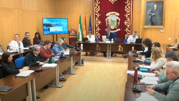 La moción de censura en Puente Genil sigue «sin avances reales» meses después de anunciarse