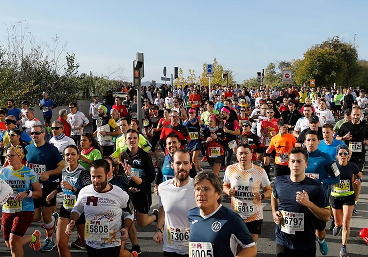 Los participantes corren durante la Media Maratón de Córdoba
