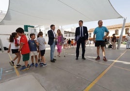 El Ayuntamiento culmina la instalación de 35 toldos para dar sombra a colegios de Córdoba