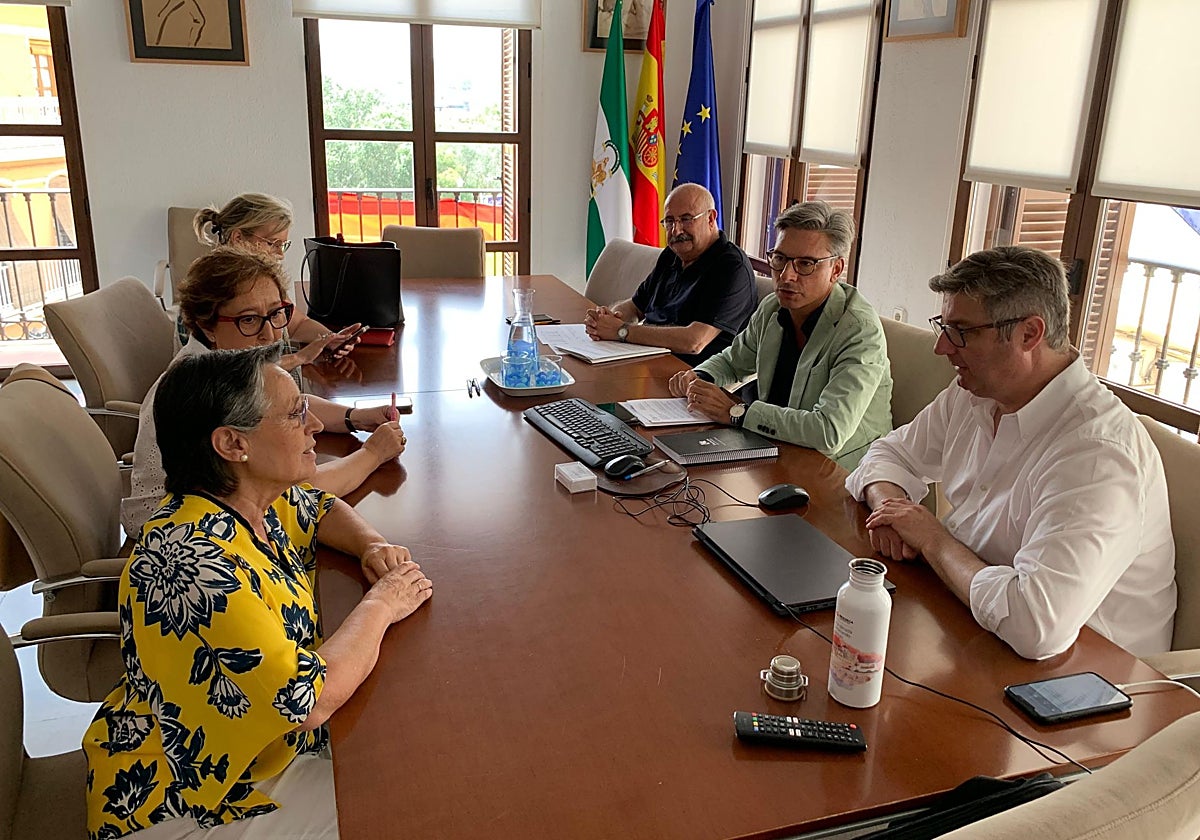 Reunión del alcalde de Puente Genil con el vicepresidente de la Diputación y las alcaldesas de Aguilar y Moriles