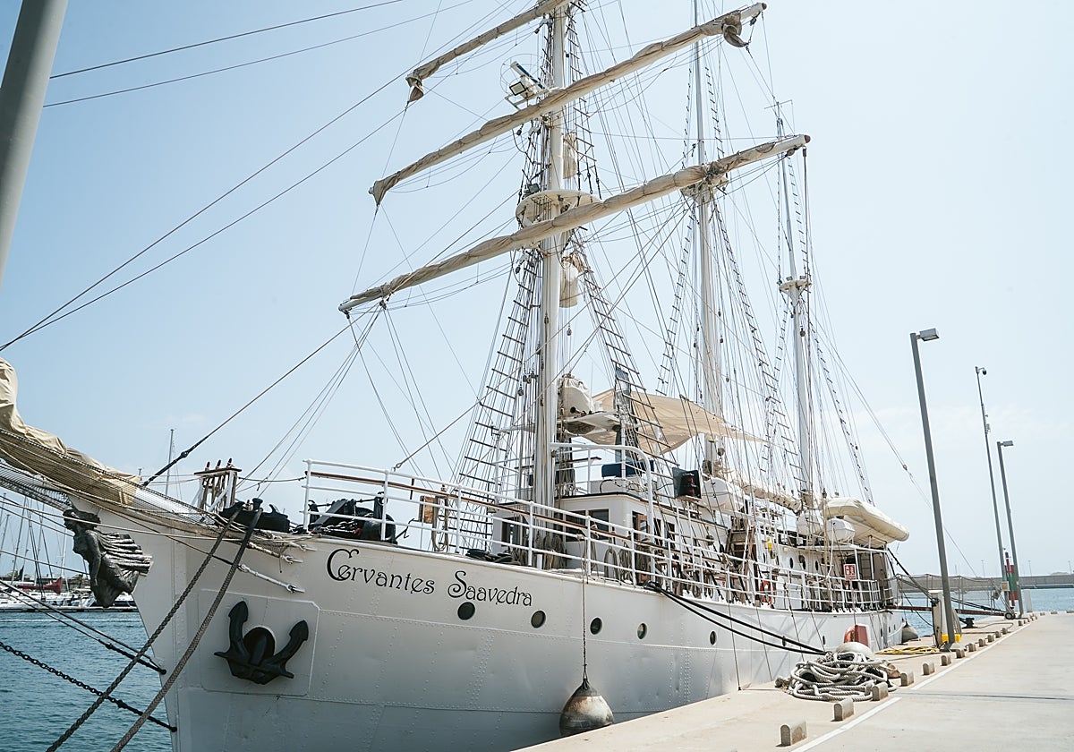 Imagen del buque escuela Cervantes Saavedra
