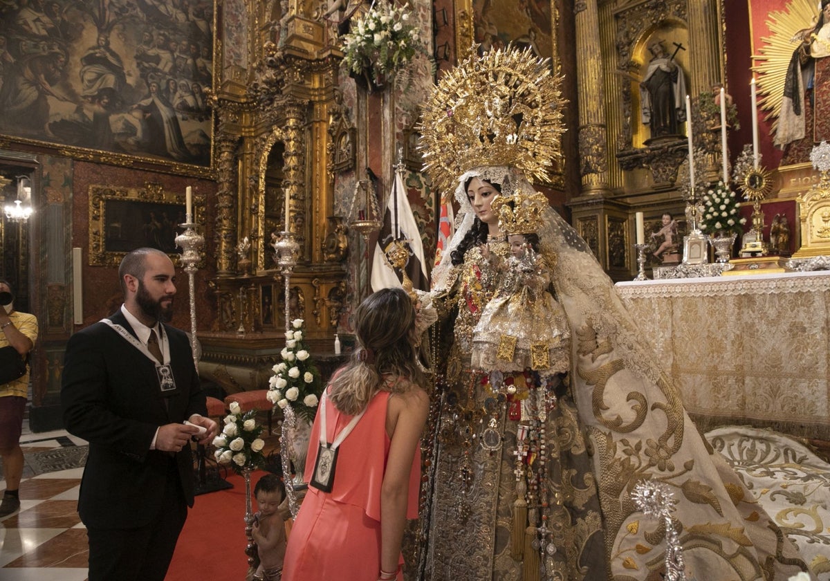 Besamanos a la Virgen del Carmen en San Cayetano, en julio de 2022