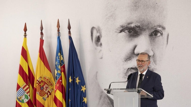 La Diputación envía a los 141 municipios de Alicante un ejemplar del Canelobre dedicado a Rafael Altamira