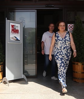 Imagen secundaria 2 - Instituciones y establecimientos comerciales han parado este martes en Zamora