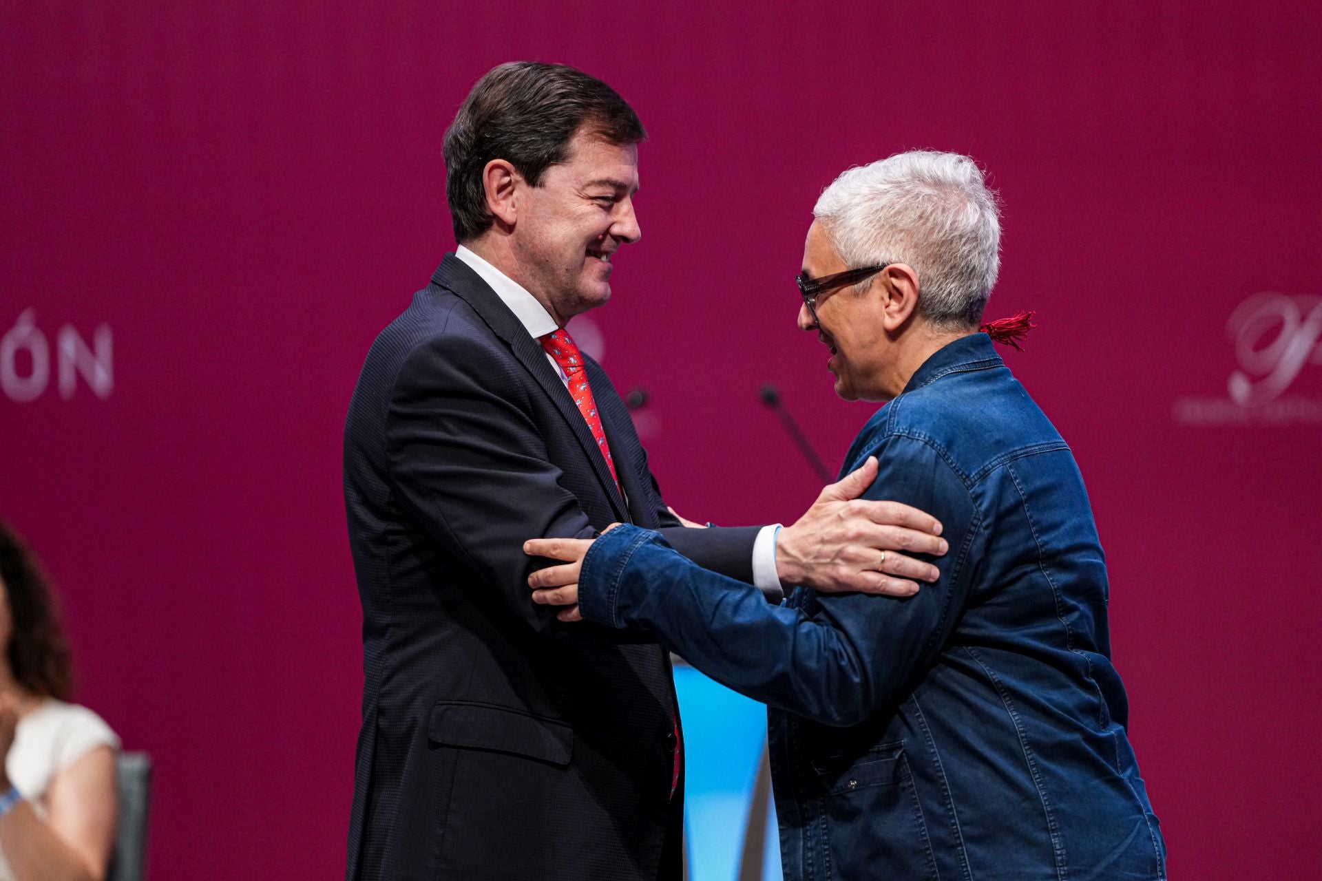 Mañueco entrega el Premio de las Artes a la vallisoletana Dora García