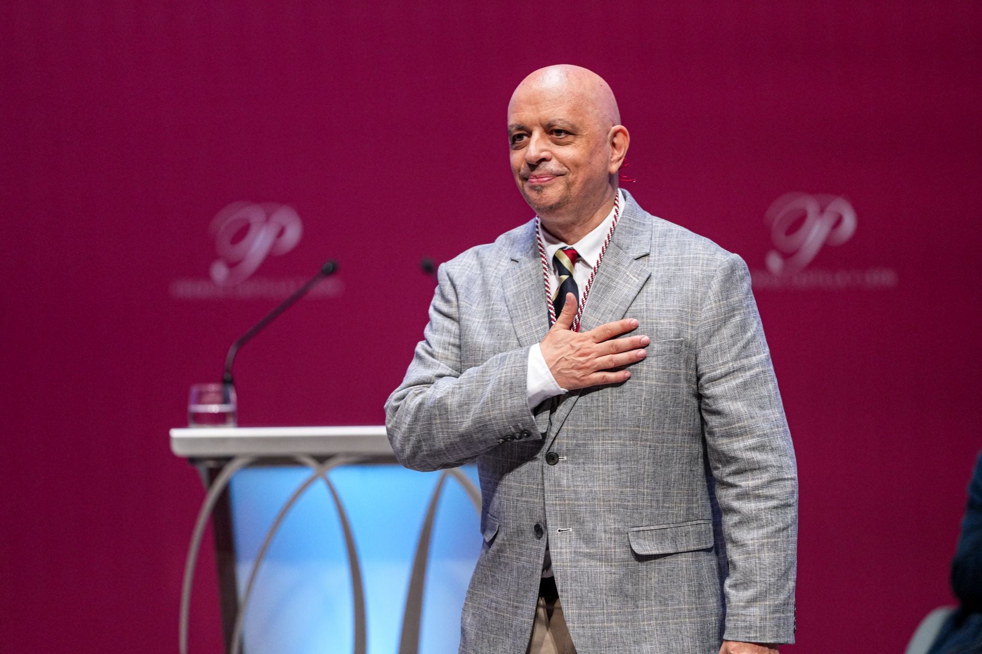 Juan Antonio González Iglesias, Premio de las Letras