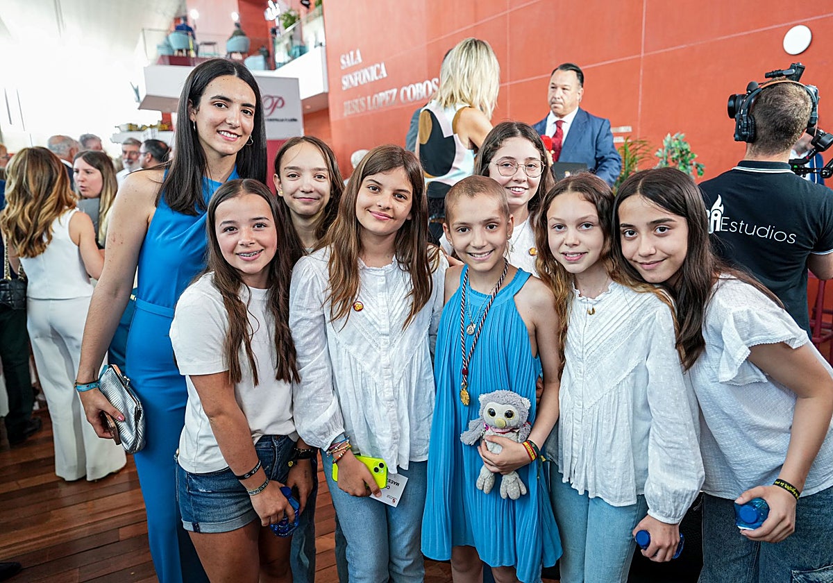 María Caamaño, con su medalla como galardonada con el Premio Castilla y León Valores Humanos y Sociales