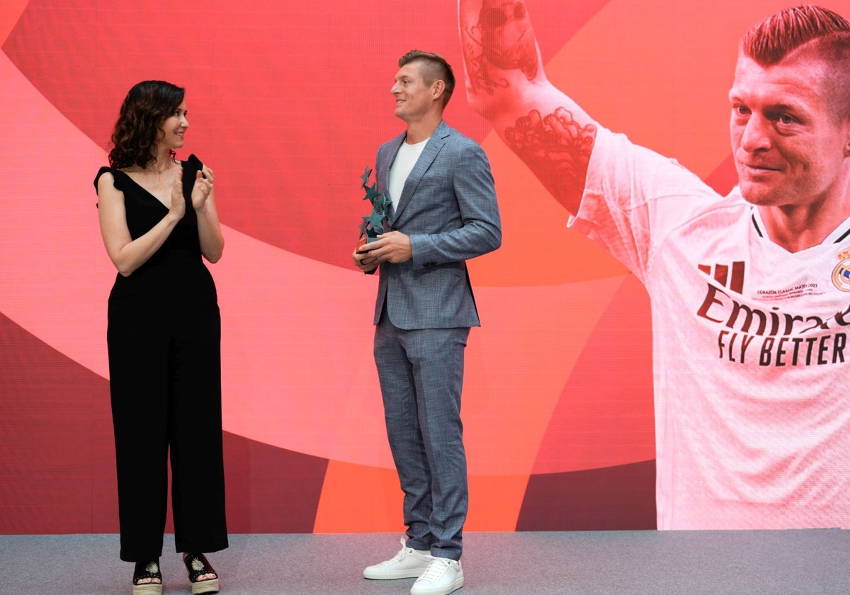 La presidenta Díaz Ayuso, con Toni Kroos