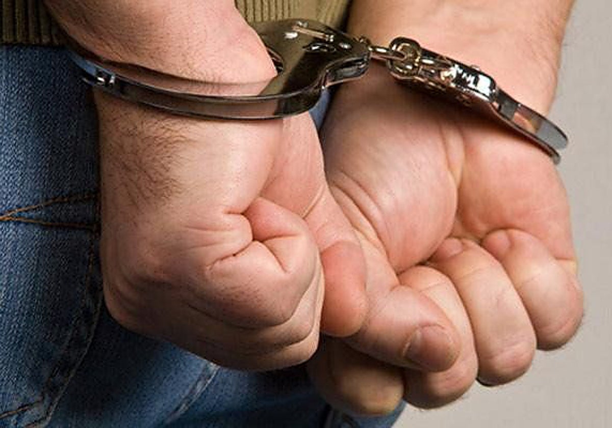 Detenida una mujer tras apuñalar a su padre en el abdomen