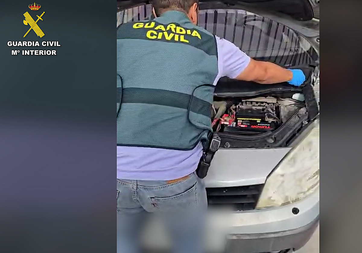 Laa droga estaba oculta en las puertas bajo el vierteguas del coche