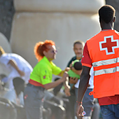 Denuncian «errores sistemáticos» en la identificación de la minoría de edad de los migrantes llegados a Canarias