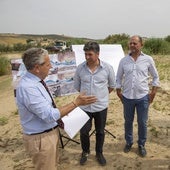 El presidente de la Diputación explica el proyecto a los alcaldes de Montilla y Montalbán