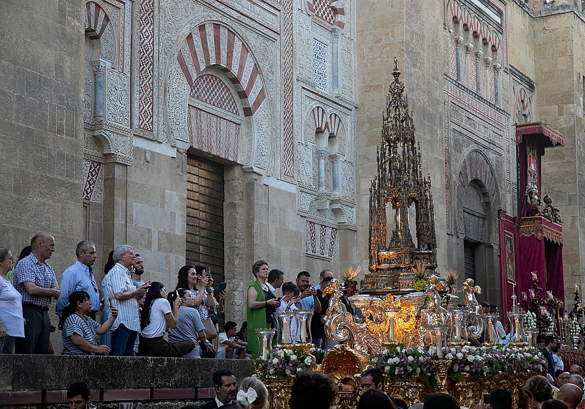La Custodia de Arfe junto a la Catedral