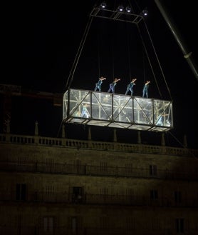 Imagen secundaria 2 - Luz, danza aérea y una marioneta gigante para inaugurar el Facyl