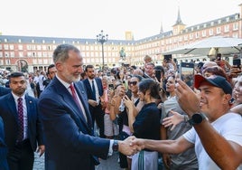 Felipe VI, ayer, en el concierto concierto de la Guardia Real en la Plaza Mayor de Madrid
