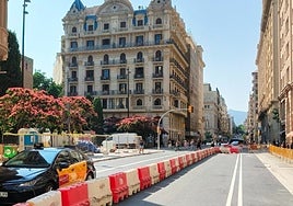 Barcelona acaba las obras en Via Laietana, que será mucho más amable con el peatón