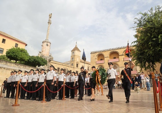 Ofrenda a los caídos de la Policía Nacional