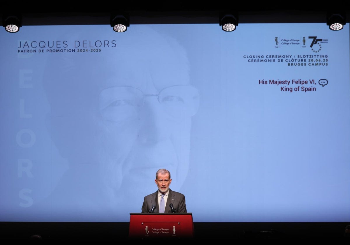 Felipe VI, Rey de España, en la clausura del Curso académico del Colegio de Europa en Brujas (Bélgica)