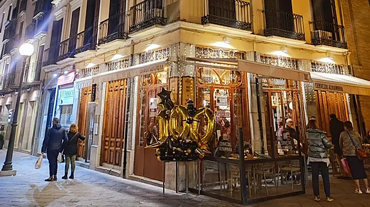En la taberna Granados sirven el vino Mejorana, otro misterioso invento de Granada