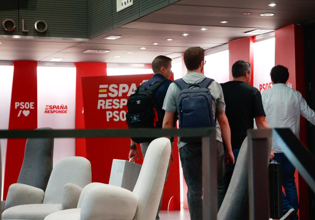 Última hora del PSOE y Pedro Sánchez, en directo: registro de la UCO en Ferraz, Adif y Transportes por el caso Santos Cerdán hoy
