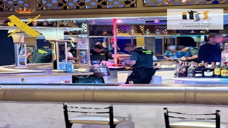 Tres detenidos por infracciones en locales de ocio nocturno en Roquetas de Mar, en Almería