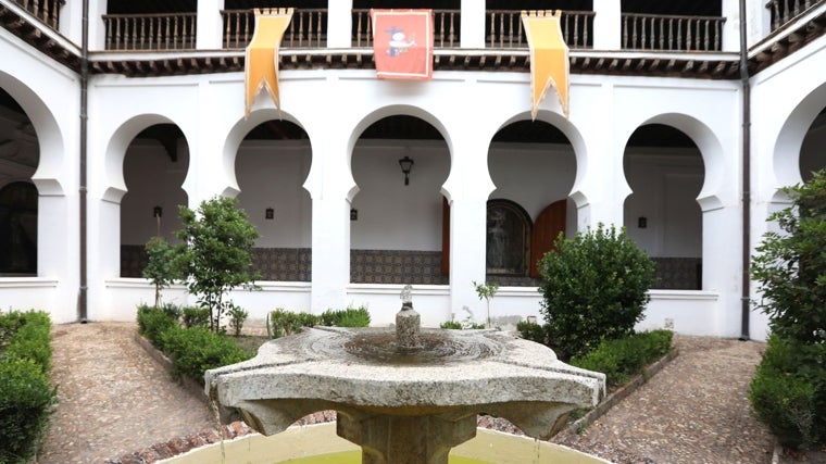 Patio de los Laureles del convento de Santa Clara