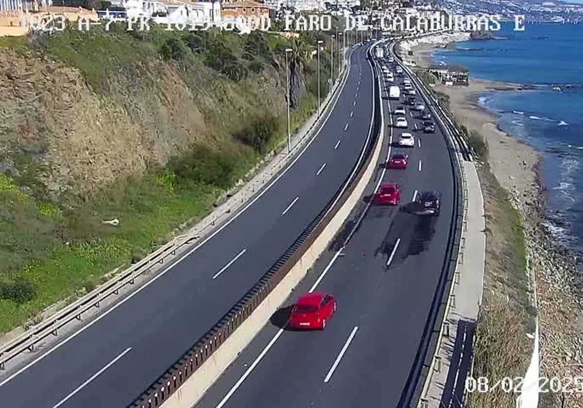 Muere una mujer por salida de vía de su motocicleta en un tramo de la autovía A-7