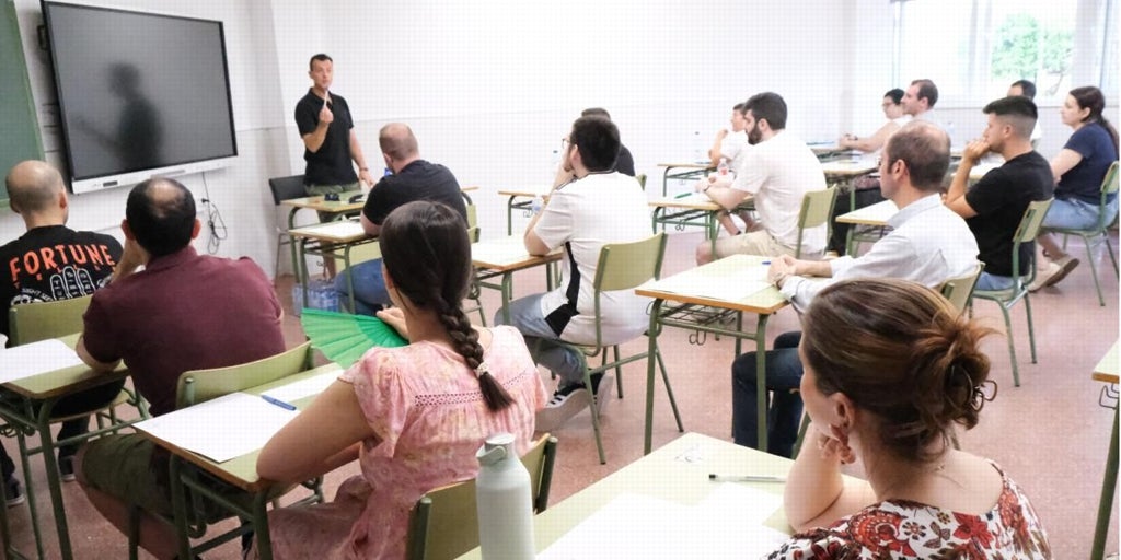 Un 70% de los opositores se presentan a la primera prueba de Enseñanzas Medias en Castilla-La Mancha