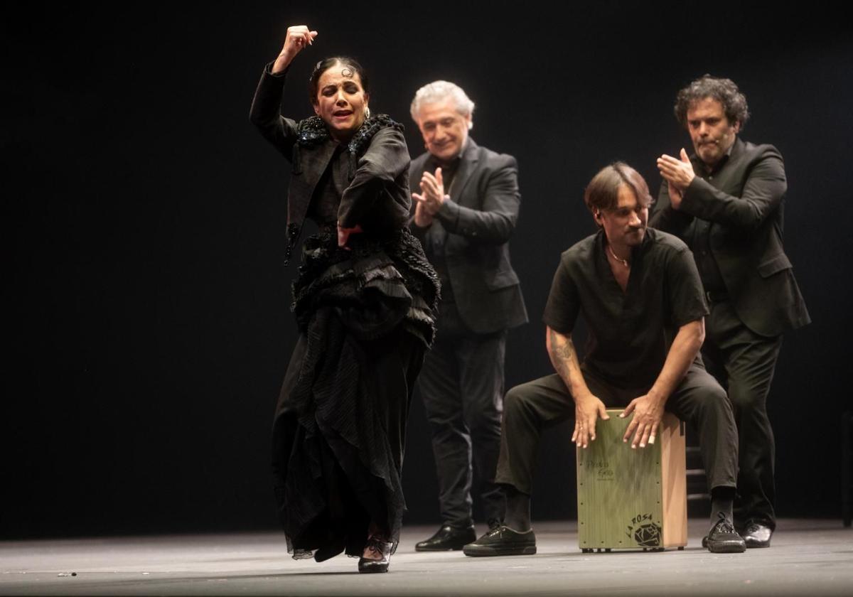 Eva Yerbabuena durante un espectáculo