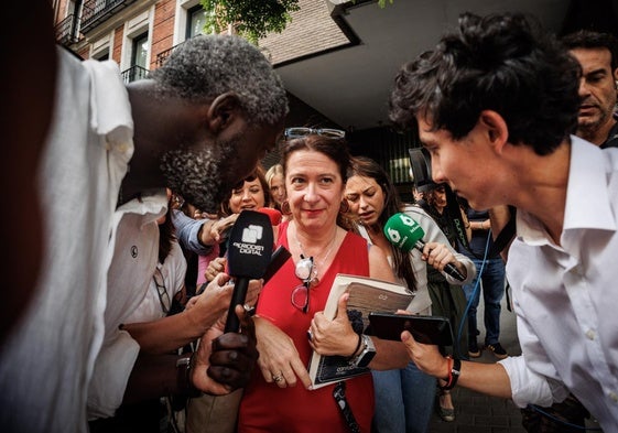 Leire Díez, la 'fontanera' del PSOE, tras salir de la sede estatal del PSOE en Madrid el pasado 3 de junio