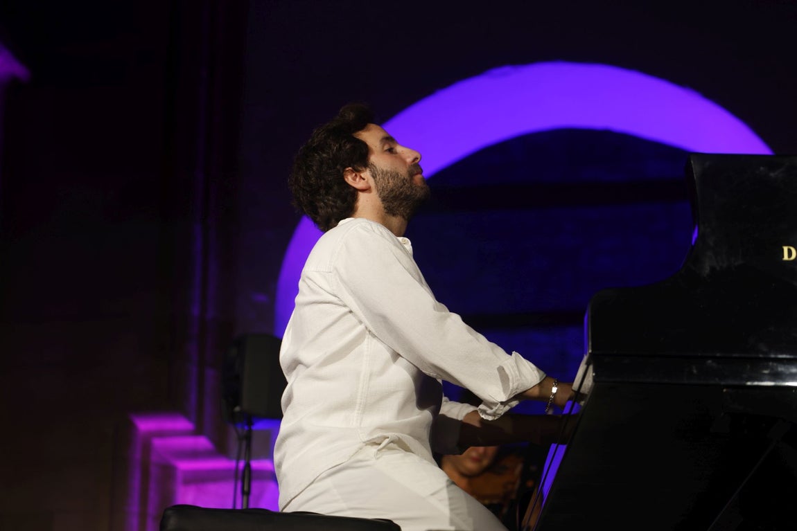 El Pele y Chico Pérez deslumbran con su talento en la Noche Blanca del Flamenco en Córdoba, en imágenes