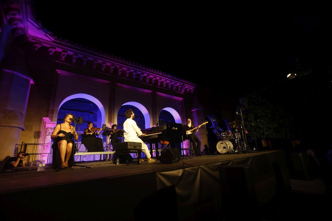 El Pele y Chico Pérez deslumbran con su talento en la Noche Blanca del Flamenco en Córdoba, en imágenes