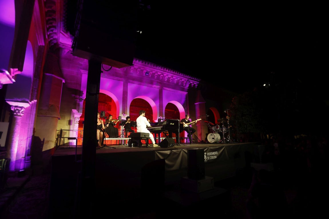El Pele y Chico Pérez deslumbran con su talento en la Noche Blanca del Flamenco en Córdoba, en imágenes