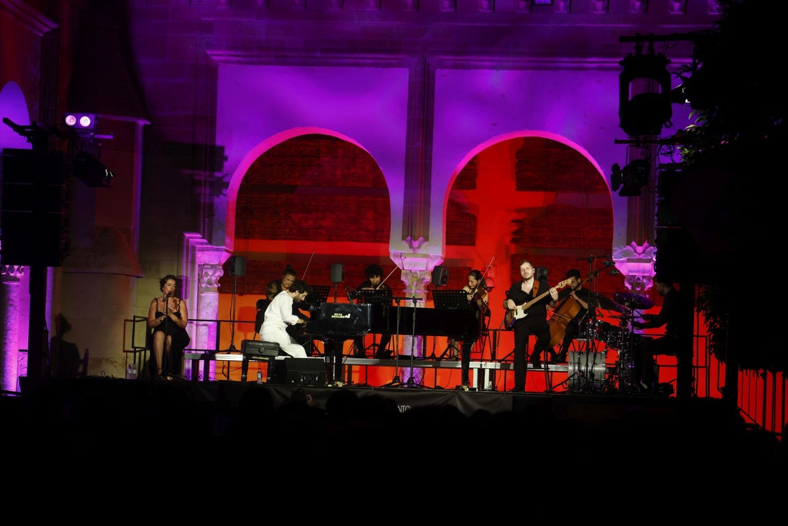 El Pele y Chico Pérez deslumbran con su talento en la Noche Blanca del Flamenco en Córdoba, en imágenes