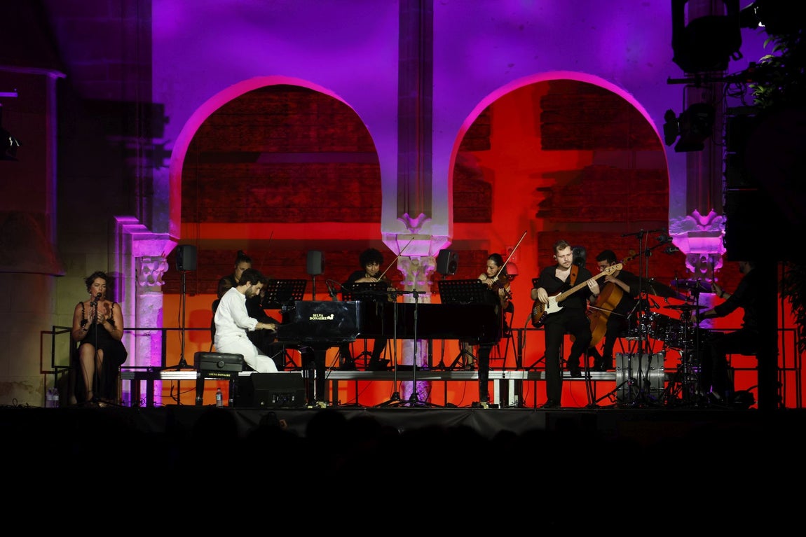 El Pele y Chico Pérez deslumbran con su talento en la Noche Blanca del Flamenco en Córdoba, en imágenes